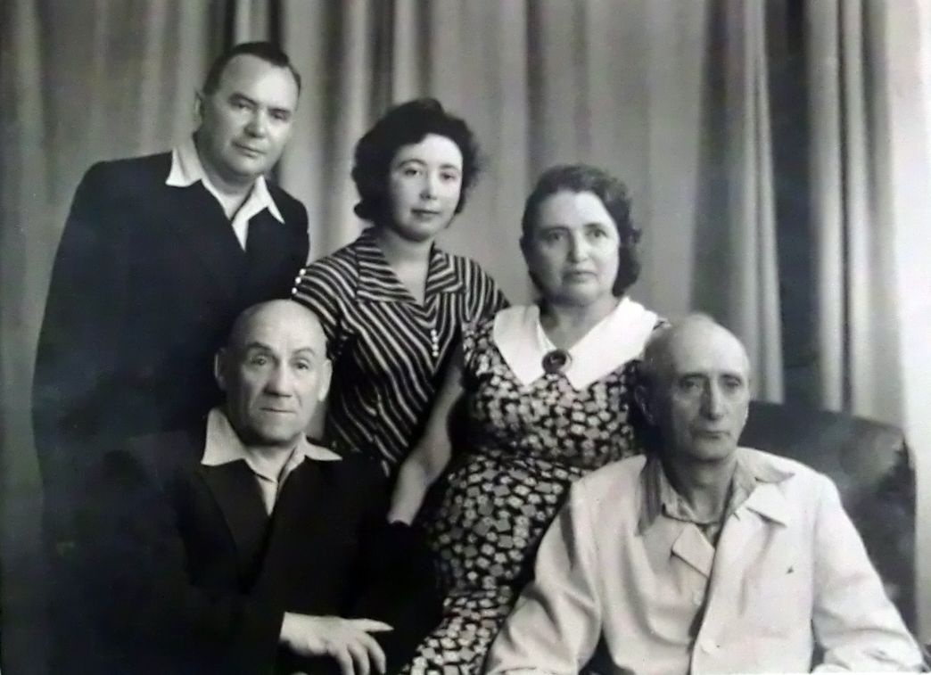 אברהם ביילין ומשפחתה של אישתו רבקה